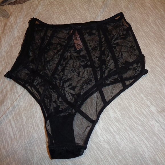 Victoria's Secret Embroidered High Waist Cheeky Black Lace Panty Size Small NWT - Picture 6 of 9